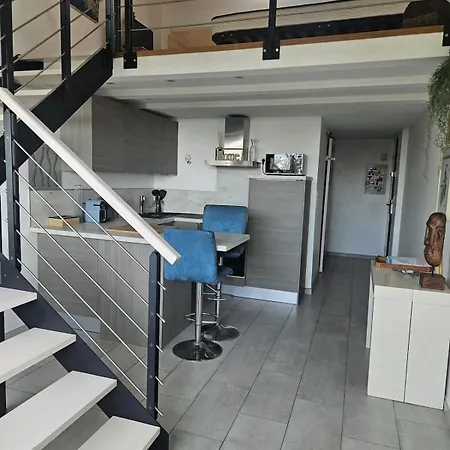 T2 Mezzanine-vue Mer-plage à 600m-parking Bandol