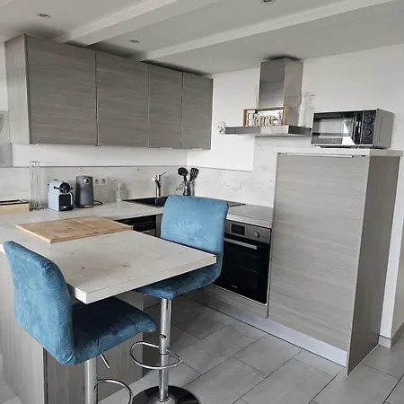 T2 Mezzanine-vue Mer-plage A 600m-parking Apartment Bandol
